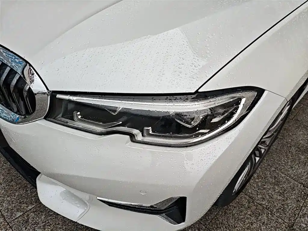 BMW 3 Series 2019 — фото 18