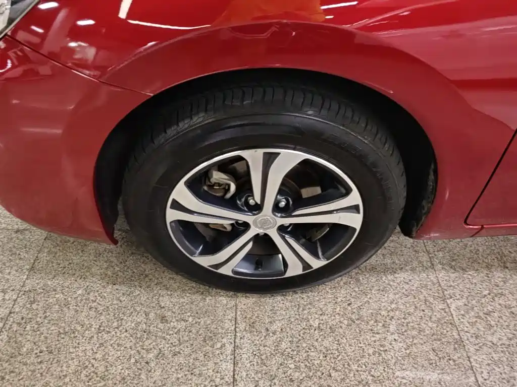 Nissan Tiida 2017 — фото 23