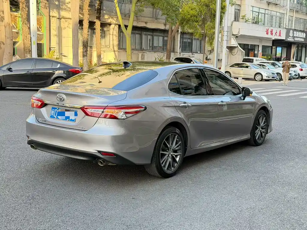 Toyota Camry 2022 — фото 6