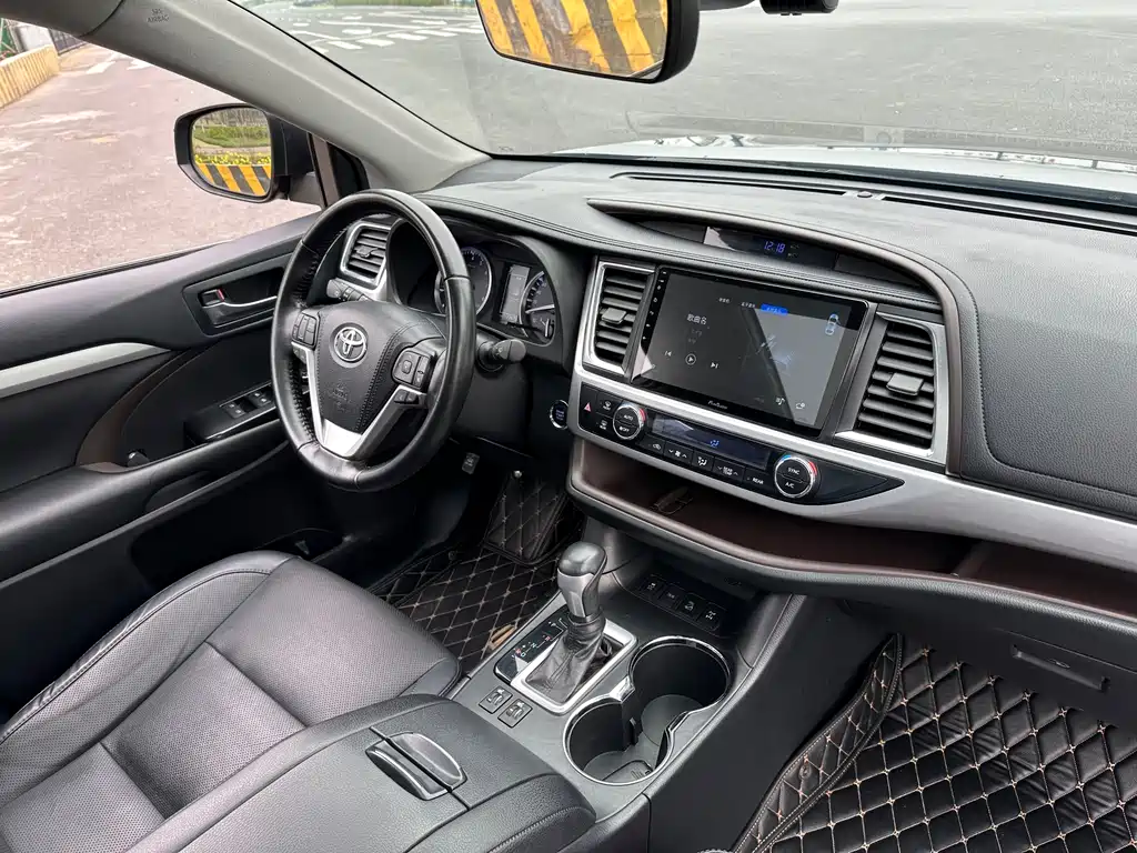 Toyota Highlander 2020 — фото 11
