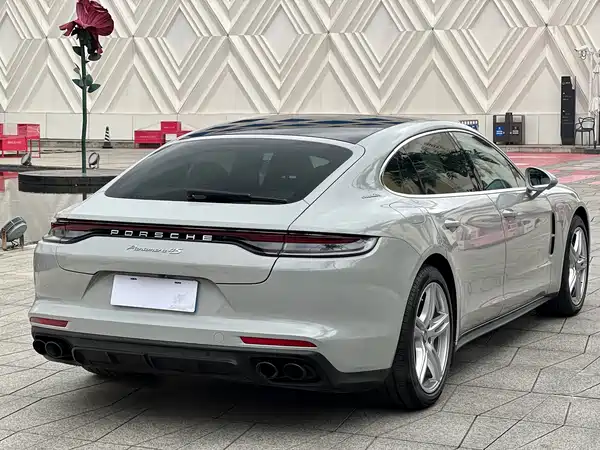 Porsche Panamera 2023