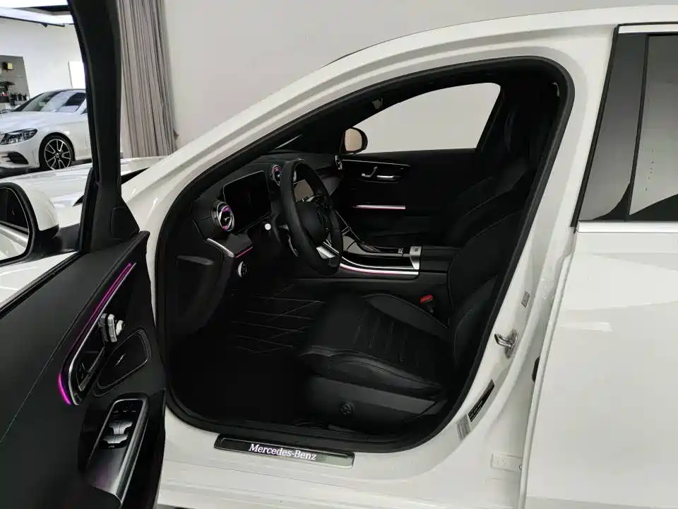 Mercedes-Benz C-Class 2024 — фото 4