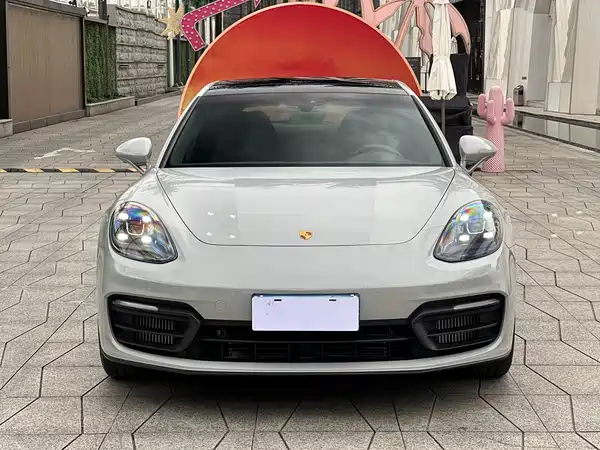 Porsche Panamera 2023