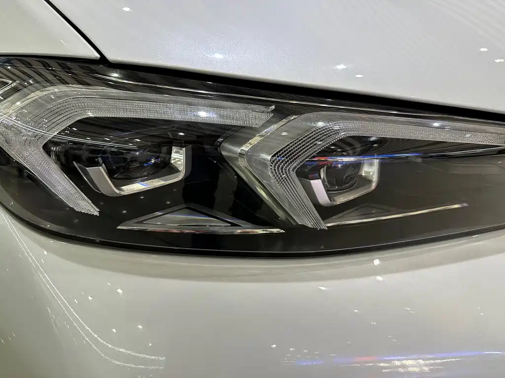 BMW 3 Series 2025 — фото 14
