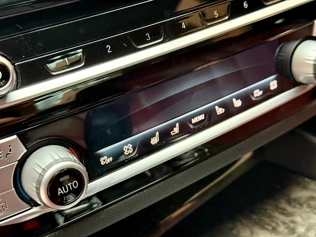 BMW 5 Series 2020 — фото 15