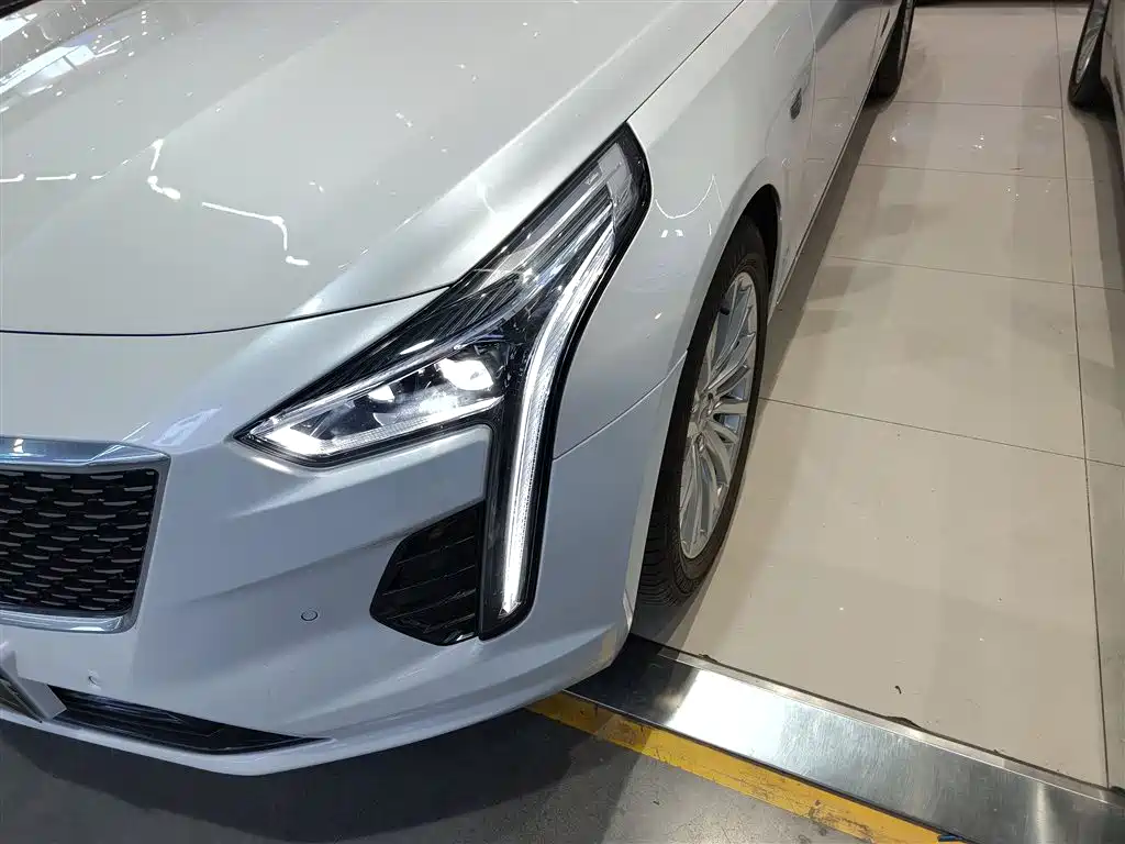 Cadillac CT6 2023 — фото 18