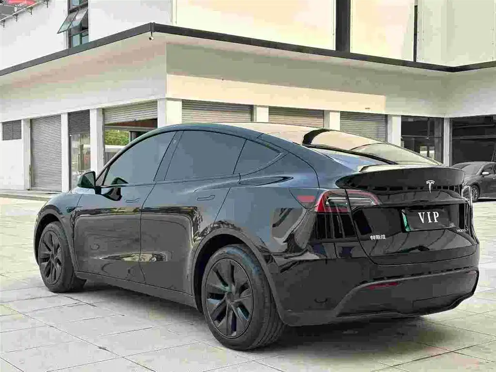 Tesla Model Y 2023 — фото 7