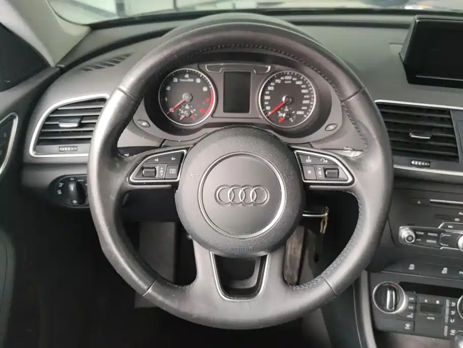 Audi Q3 2016 — фото 15