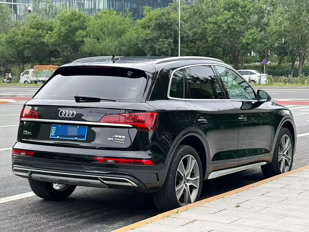 Audi Q5L 2022 — фото 18