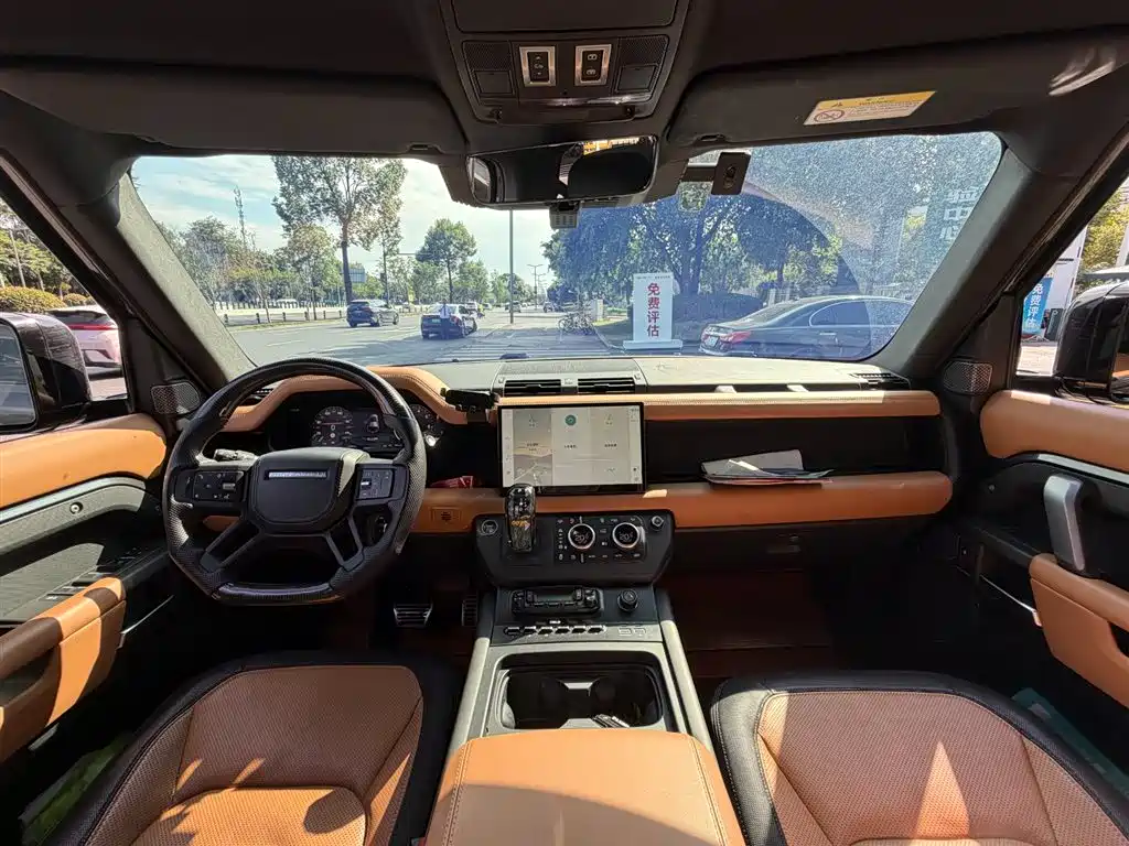 Land Rover Defender 2023 — фото 11