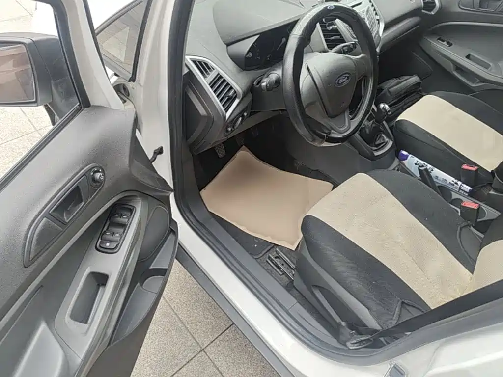 Ford EcoSport 2017 — фото 16