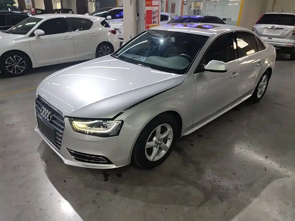 Audi A4L 2015