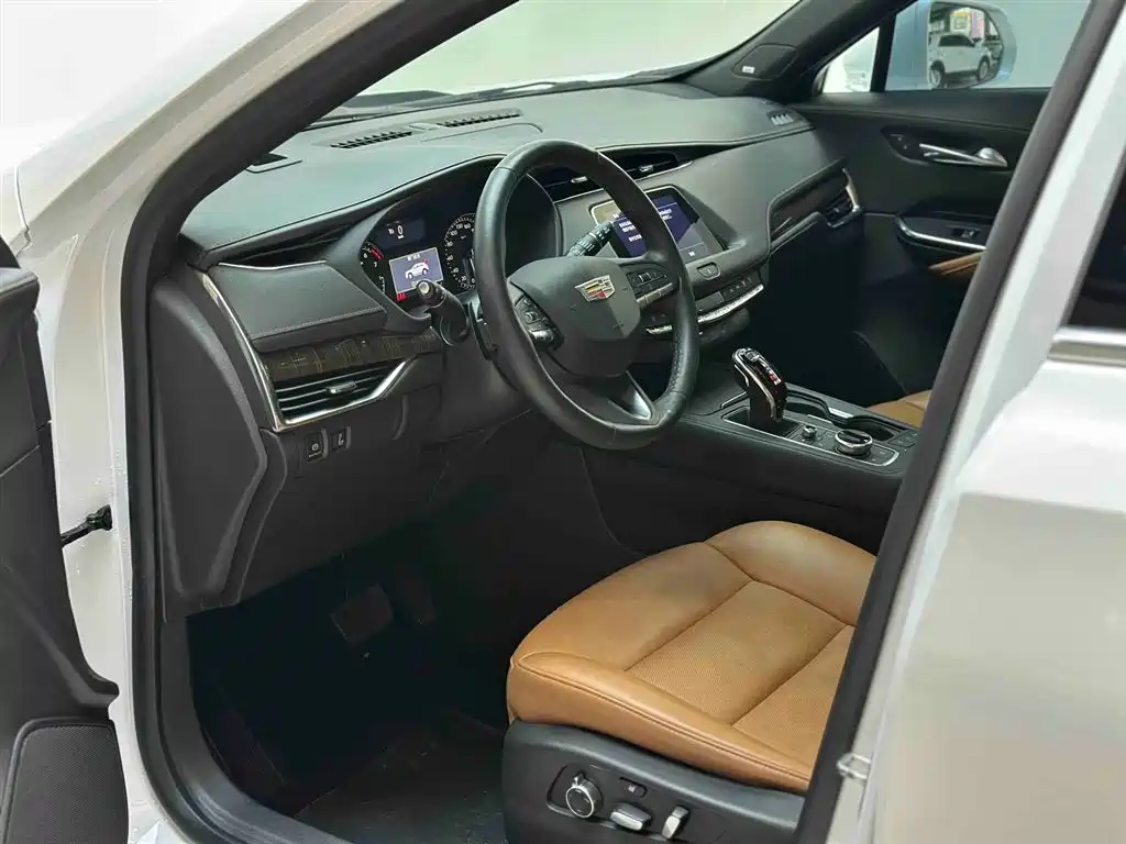 Cadillac XT4 2022 — фото 10