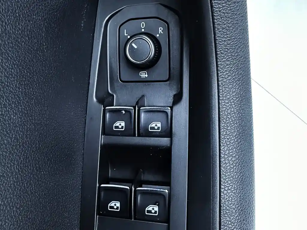 Skoda Karoq 2021 — фото 17