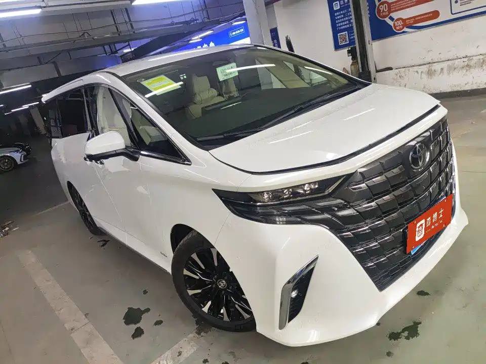 Toyota Alphard 2026 — фото 2