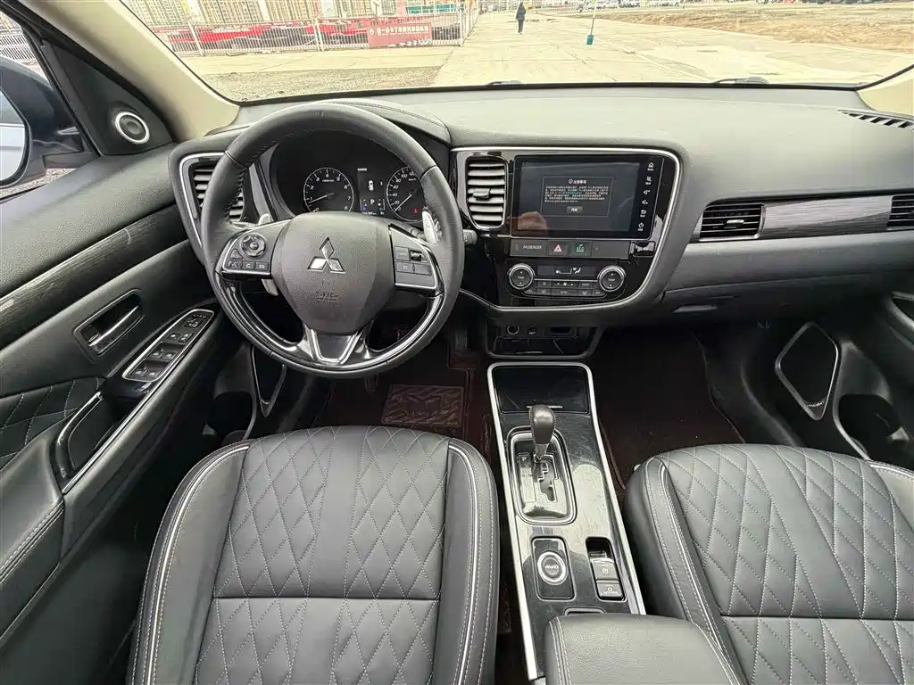 Mitsubishi Outlander 2021 — фото 9
