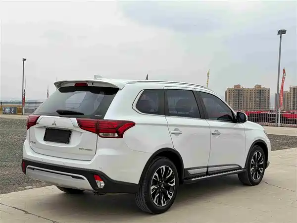 Mitsubishi Outlander 2020