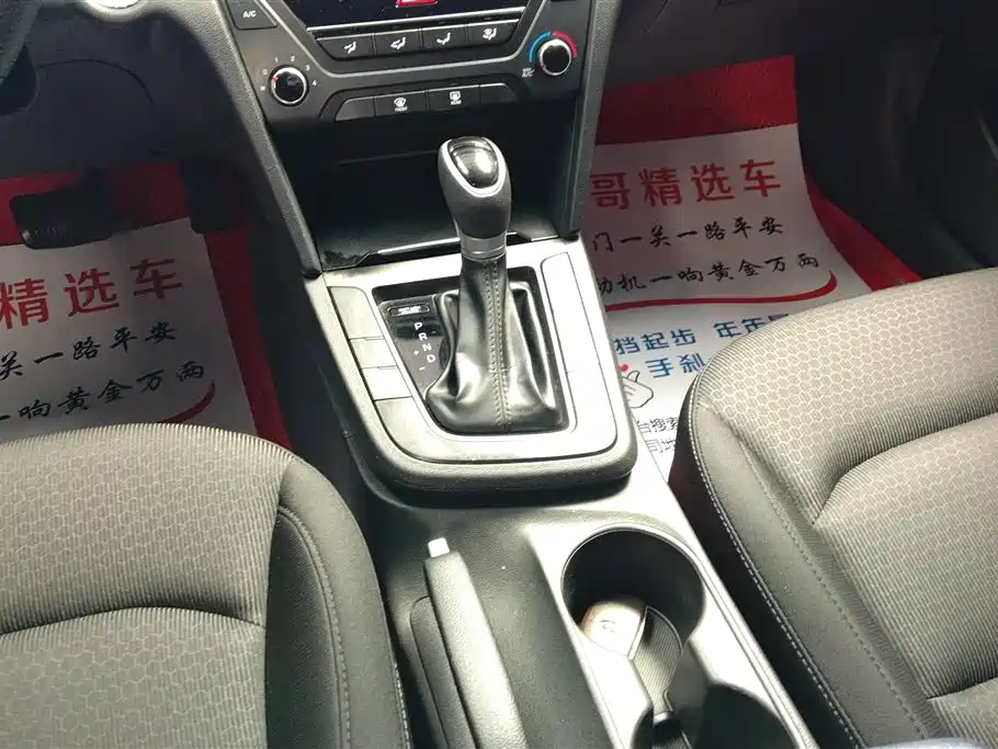 Hyundai Elantra 2019 — фото 15