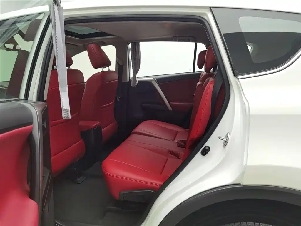 Toyota RAV4 2019 — фото 15