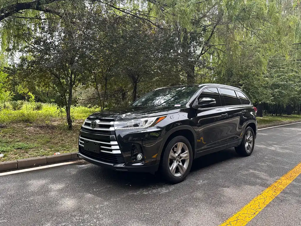 Toyota Highlander 2020 — фото 1
