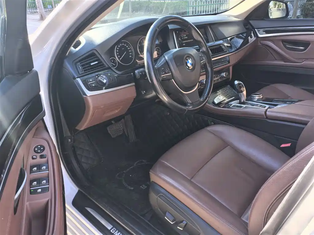BMW 5 Series 2016 — фото 9
