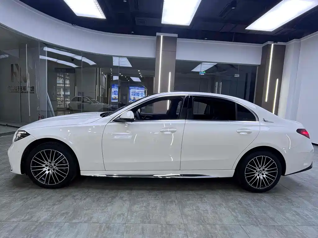 Mercedes-Benz C-Class 2025