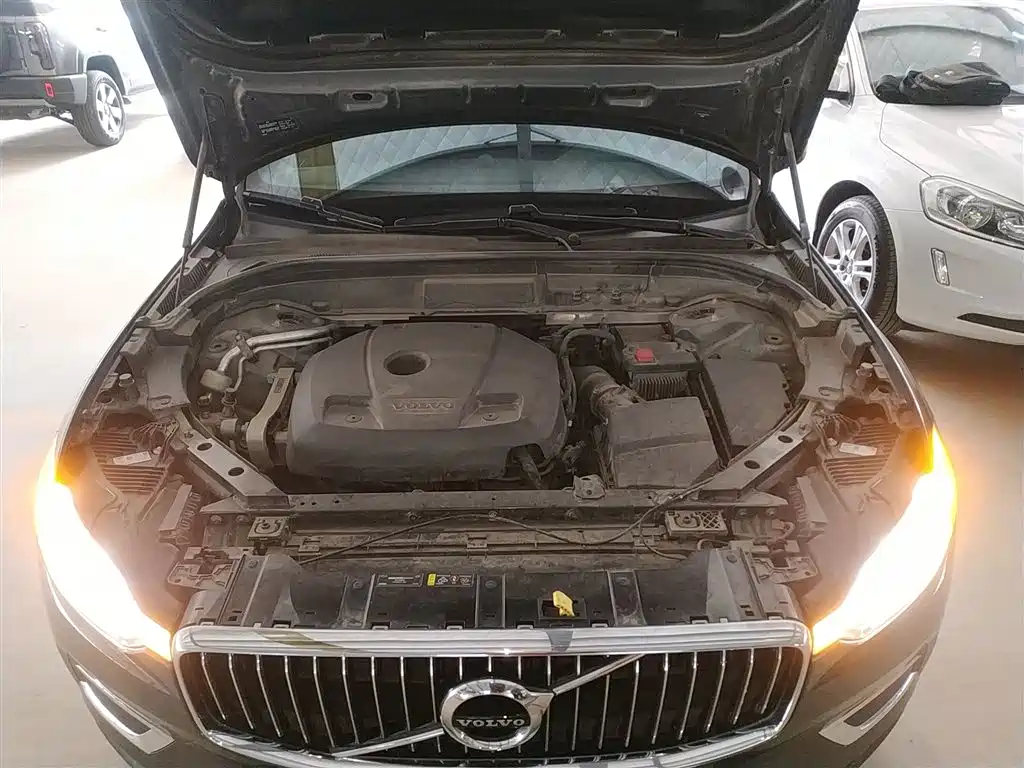 Volvo XC60 2021 — фото 20