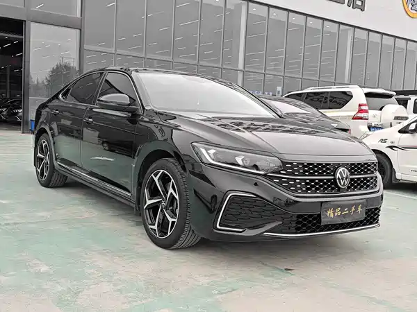 Volkswagen Passat 2023