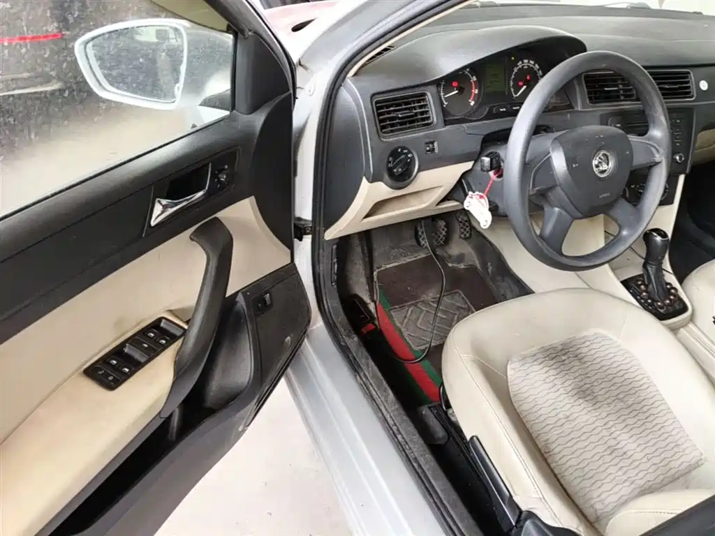Skoda Rapid 2014 — фото 16