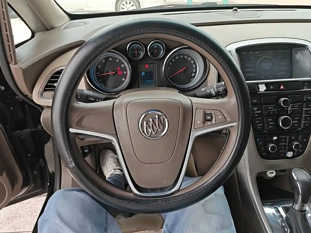 Buick Excelle 2015 — фото 11