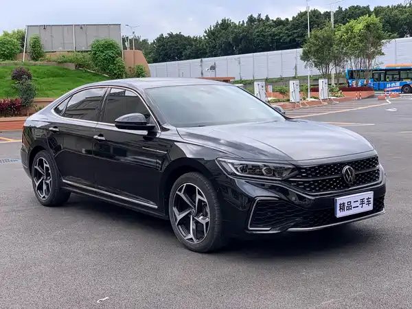 Volkswagen Passat 2023