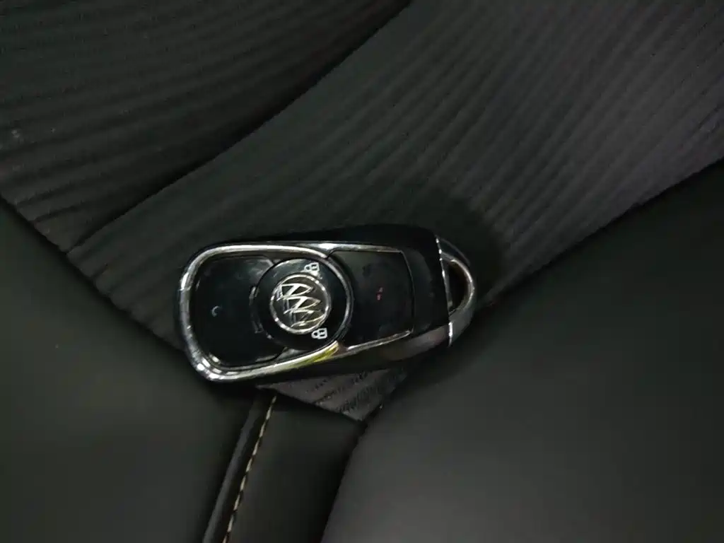 Buick Envision Plus 2017 — фото 9