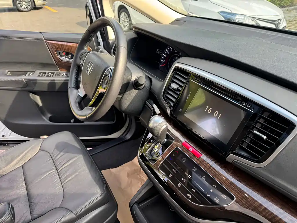 Honda Odyssey 2016 — фото 13