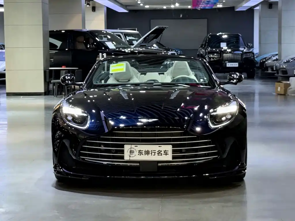 Aston Martin DB12 — фото 2