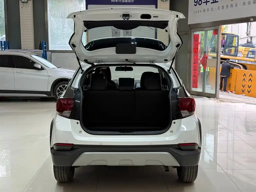 Toyota Yaris L 2022 — фото 21