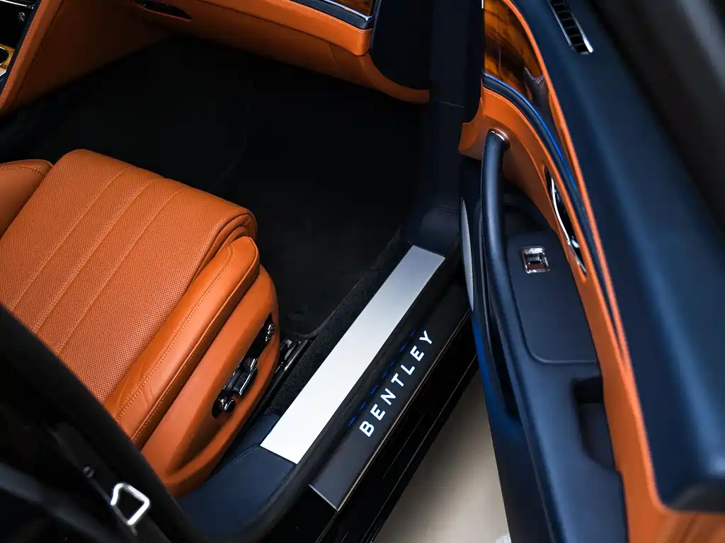 Bentley Flying Spur PHEV 2024 — фото 10