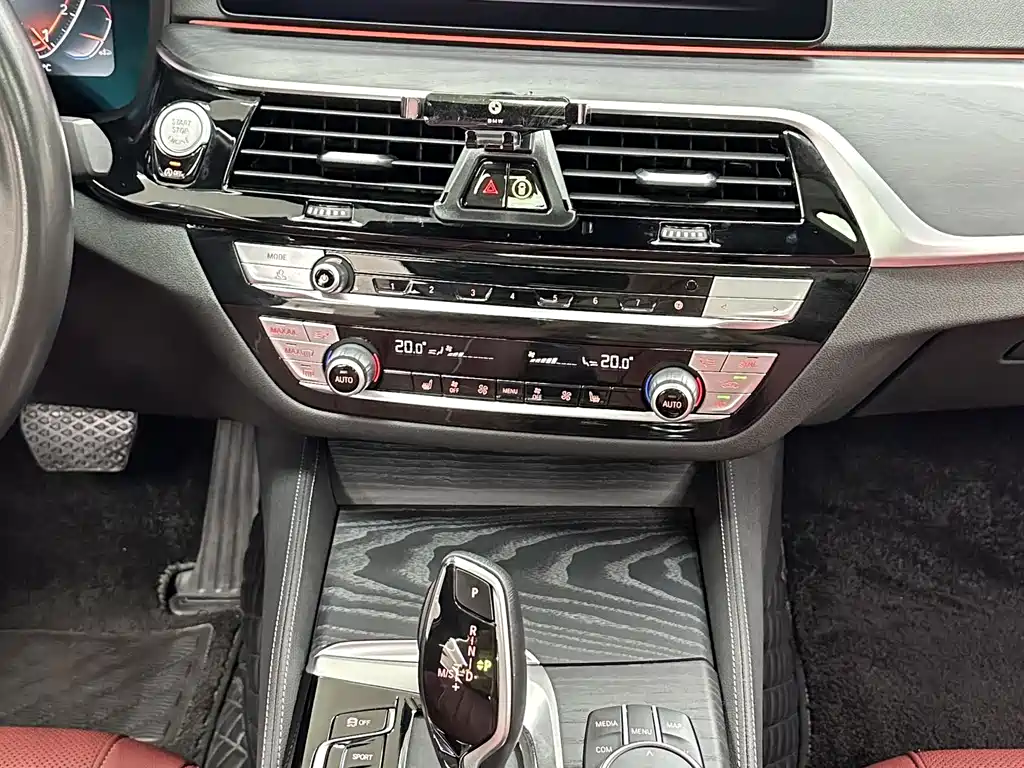 BMW 5 Series 2021 — фото 14