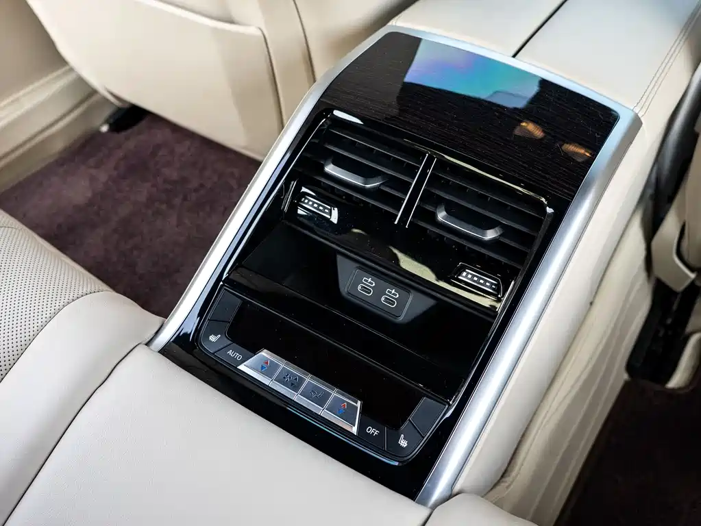 BMW 8 Series 2020 — фото 19