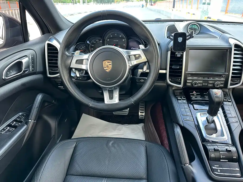 Porsche Cayenne 2015 — фото 9