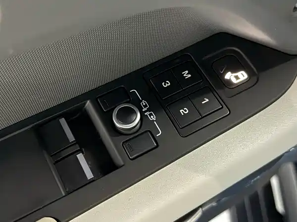 Land Rover Defender 2021