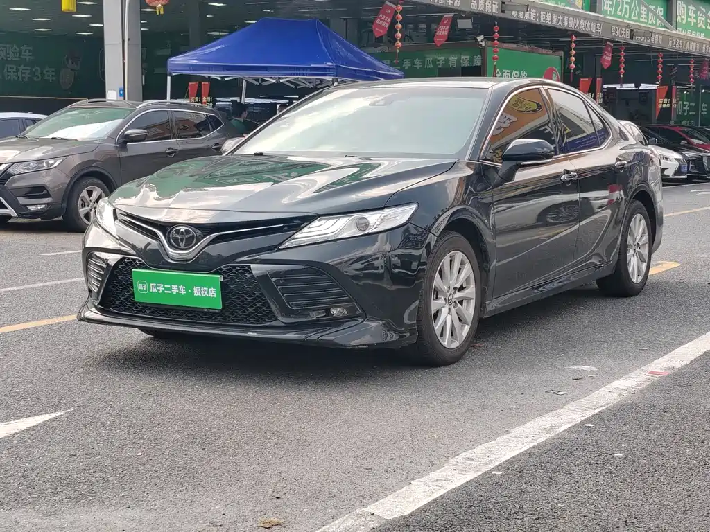 Toyota Camry 2021 — фото 1