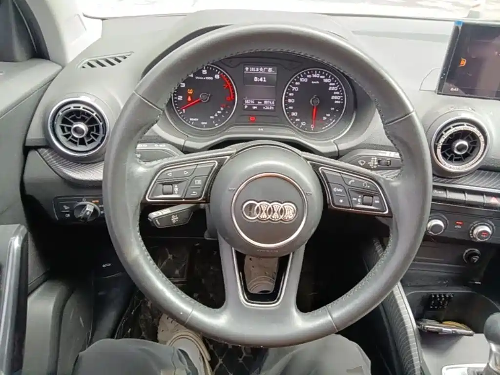 Audi Q2L 2020 — фото 11