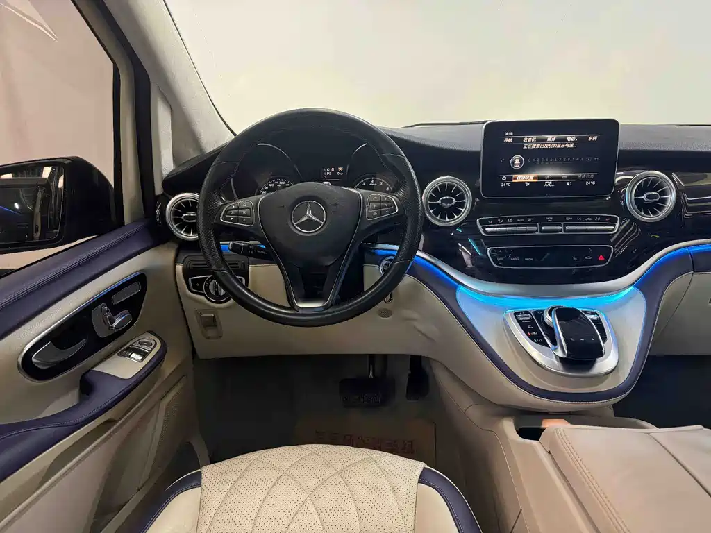 Mercedes-Benz V-Class 2020 — фото 28