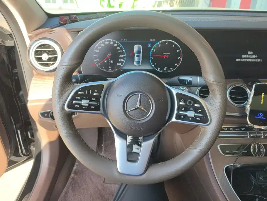 Mercedes-Benz E-Class 2020 — фото 15
