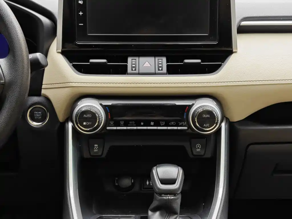 Toyota RAV4 2020 — фото 18