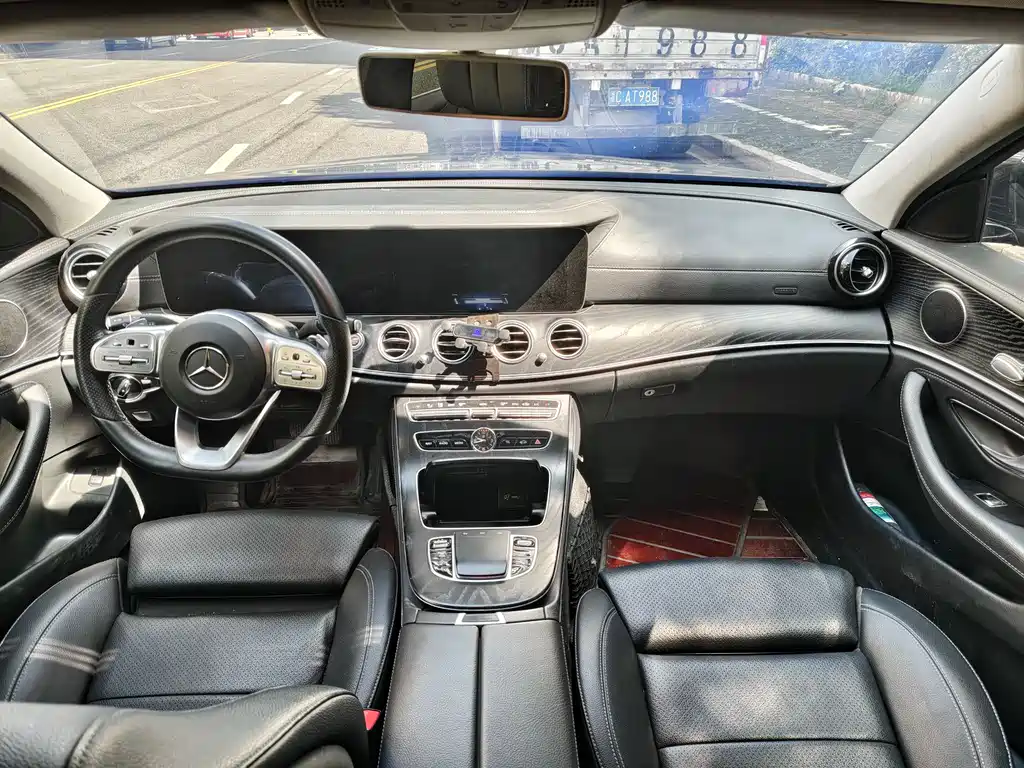 Mercedes-Benz E-Class 2019 — фото 25