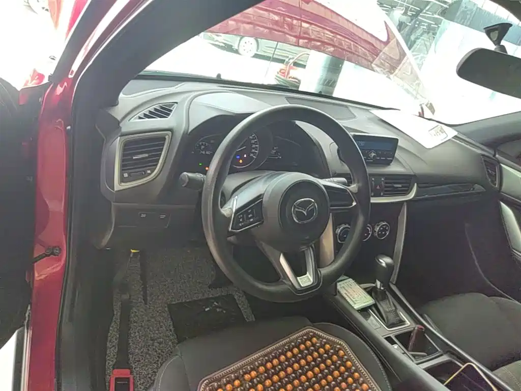 Mazda CX-4 2018 — фото 10