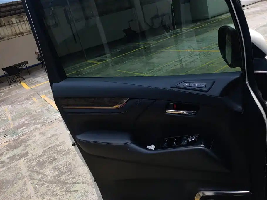 Toyota Alphard 2020 — фото 7