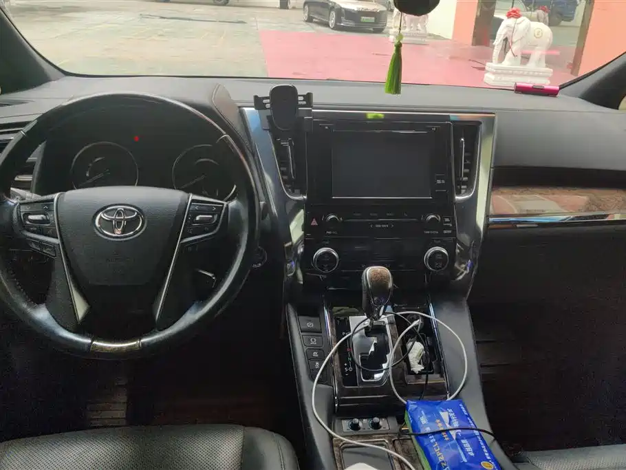Toyota Alphard 2020 — фото 12