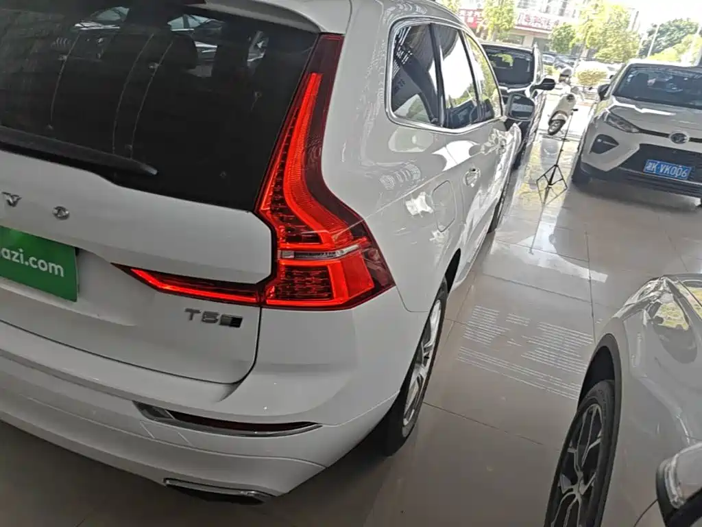 Volvo XC60 2020 — фото 24
